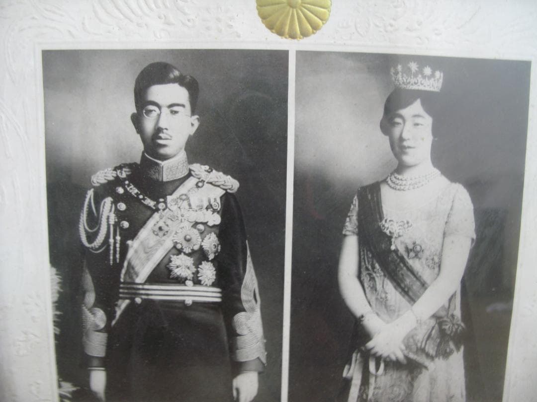 昭和天皇・皇后 両陛下の記念写真/戦闘機の生写真/古い格式ある額縁 3点セット