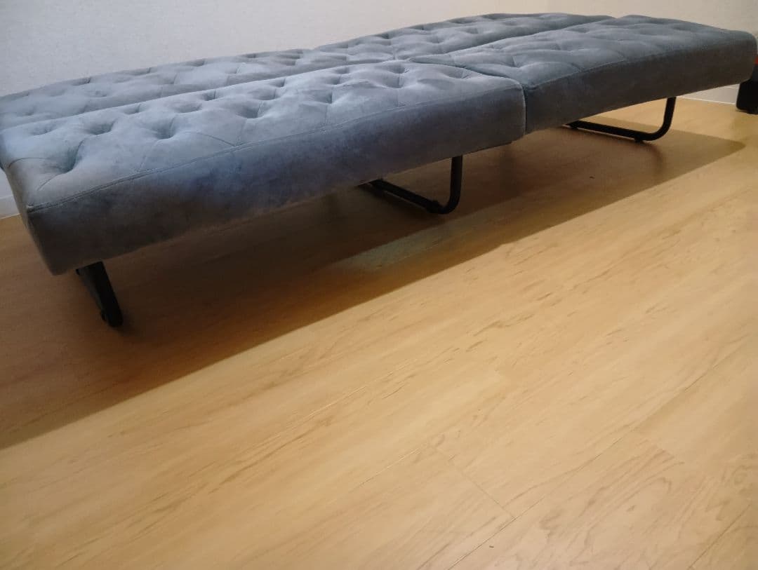 〜3/31迄：LOWYA ベロア調3人掛けソファー