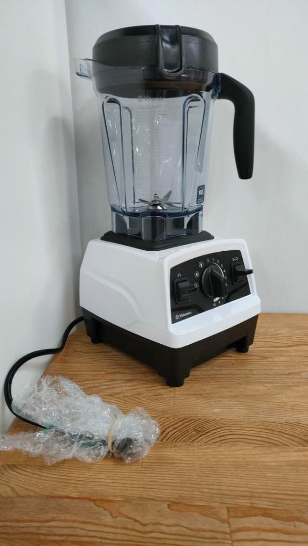 【目立った汚れなし】Vitamix E520 ホワイト　保証書あり　1615