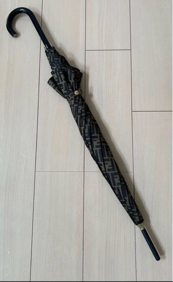 【人気】FENDI フェンディ 傘 ズッカ柄 総柄 茶色 ブラウン　90cm