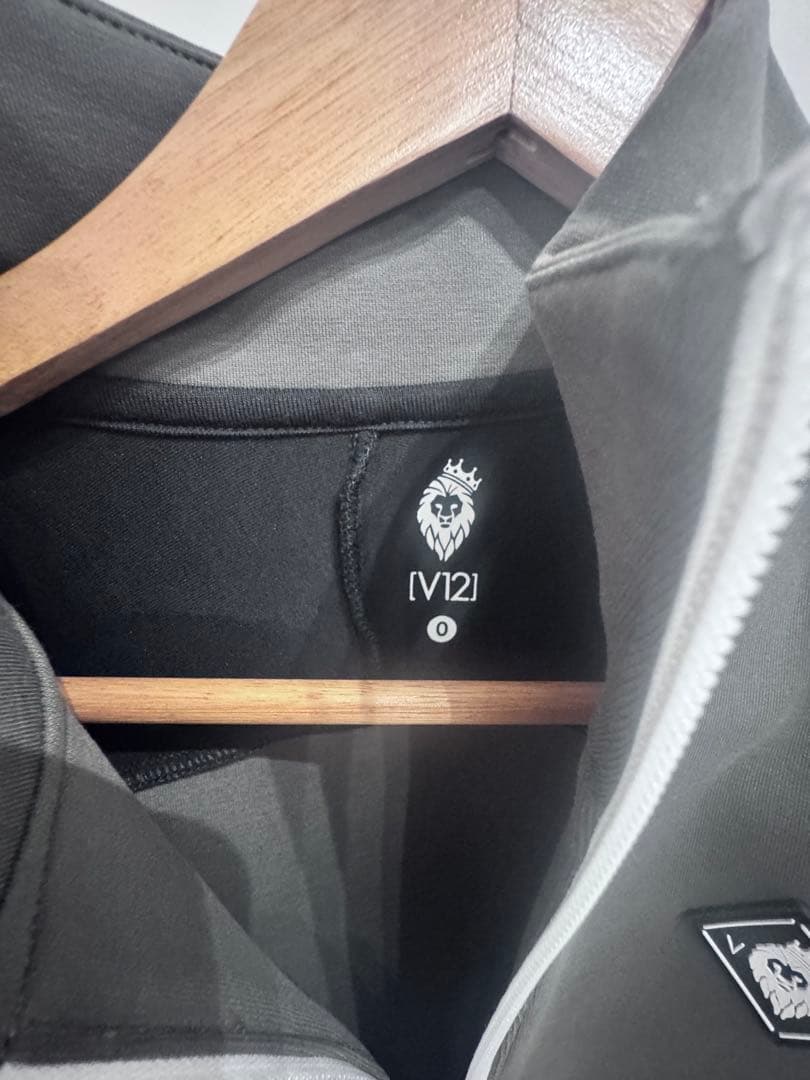 V12 オリーブ色 サイズS