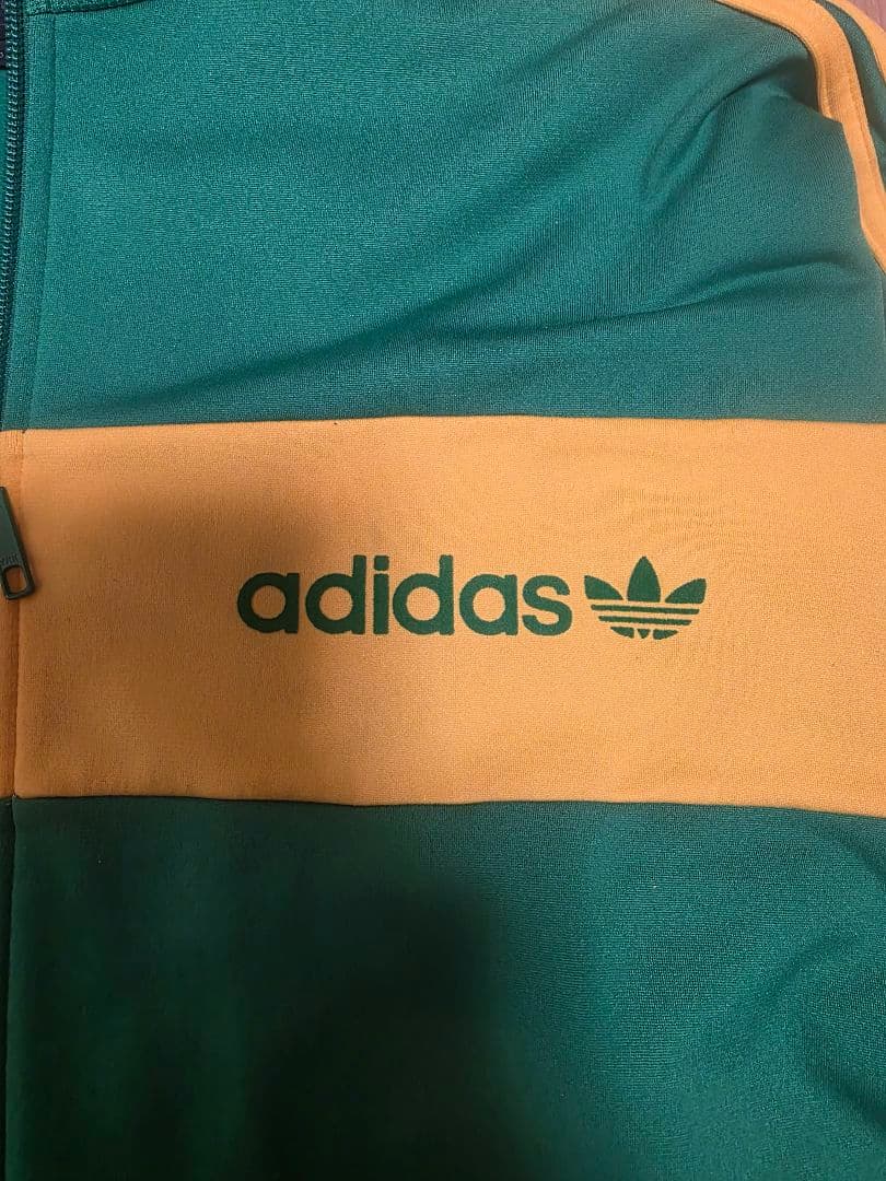 adidas （アディダス オリジナルス）の復刻版トラックジャケット