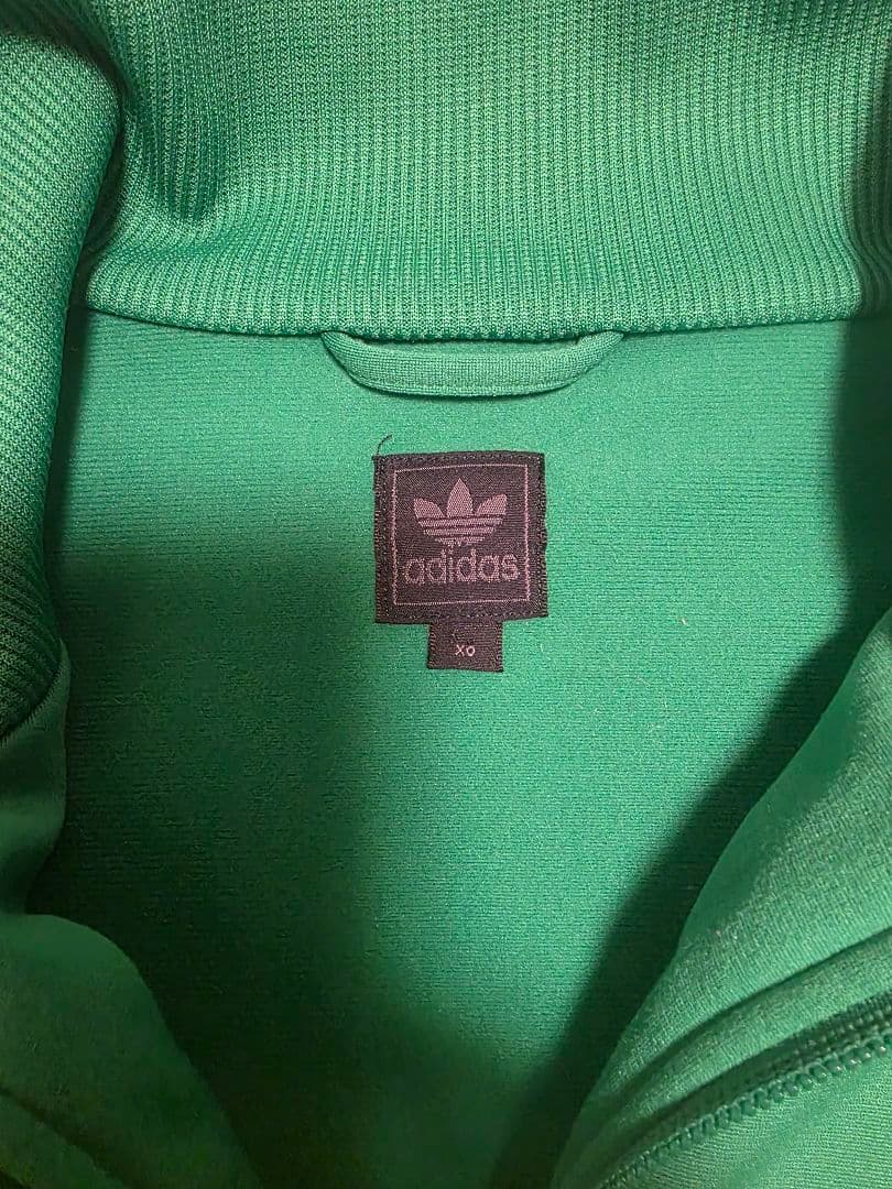 adidas （アディダス オリジナルス）の復刻版トラックジャケット