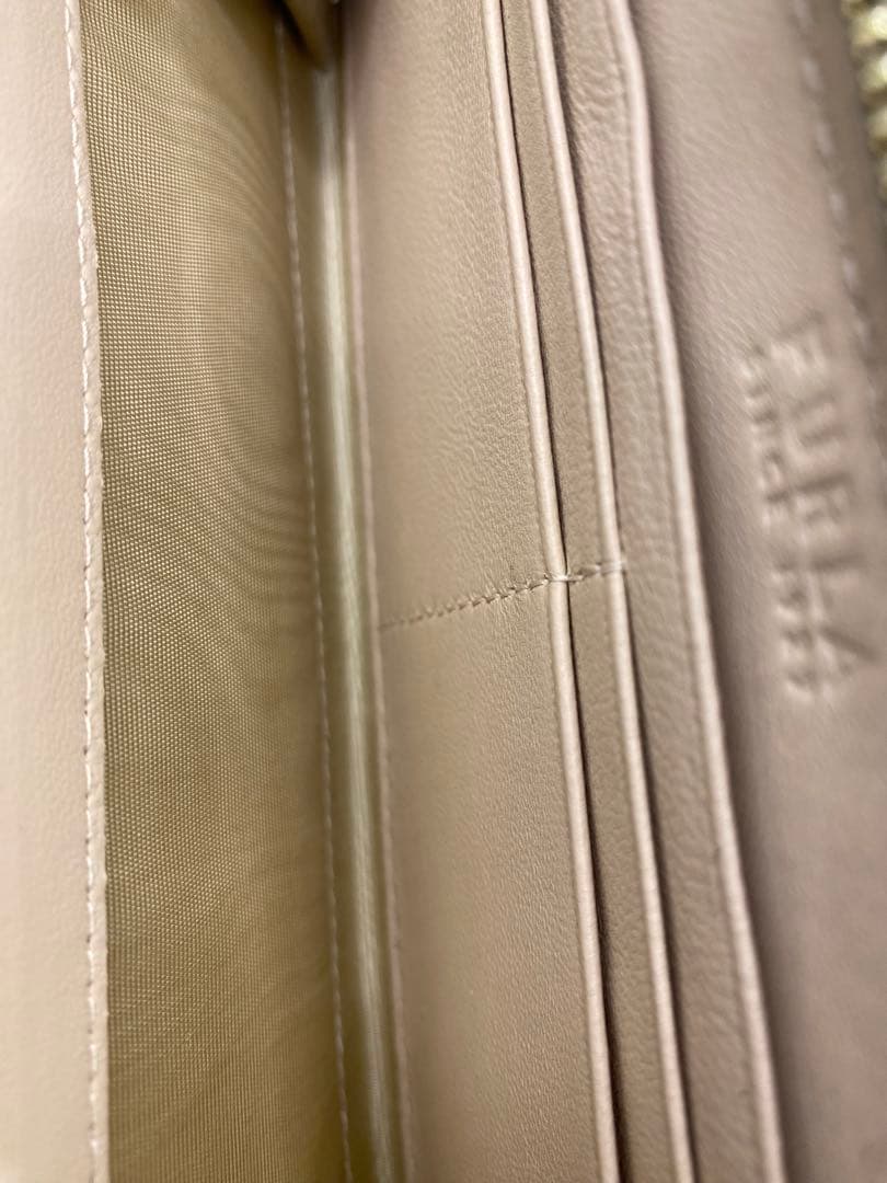 koaゆっくり出品中様 [未使用品] FURLA グレー レザー 長財布