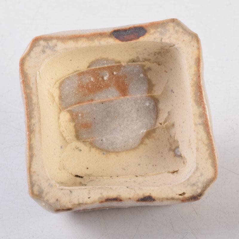 茶道具　志野焼　春恭作　花文　香合　共箱　C　8471