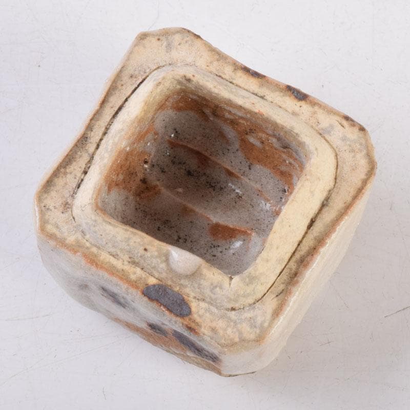 茶道具　志野焼　春恭作　花文　香合　共箱　C　8471