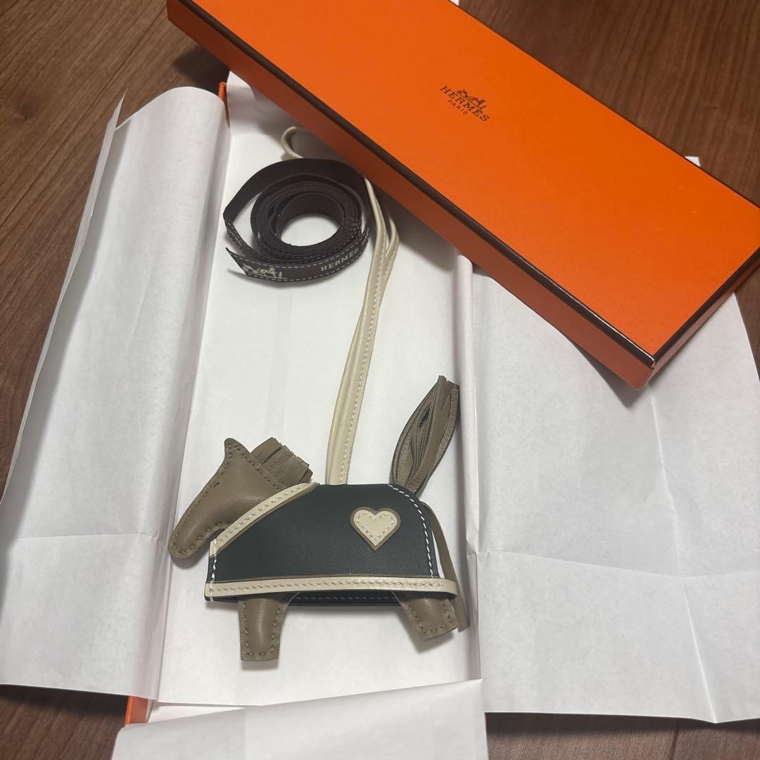 エルメス ロデオ PM ロベオクール K刻 ハート ベージュマルファ チャーム