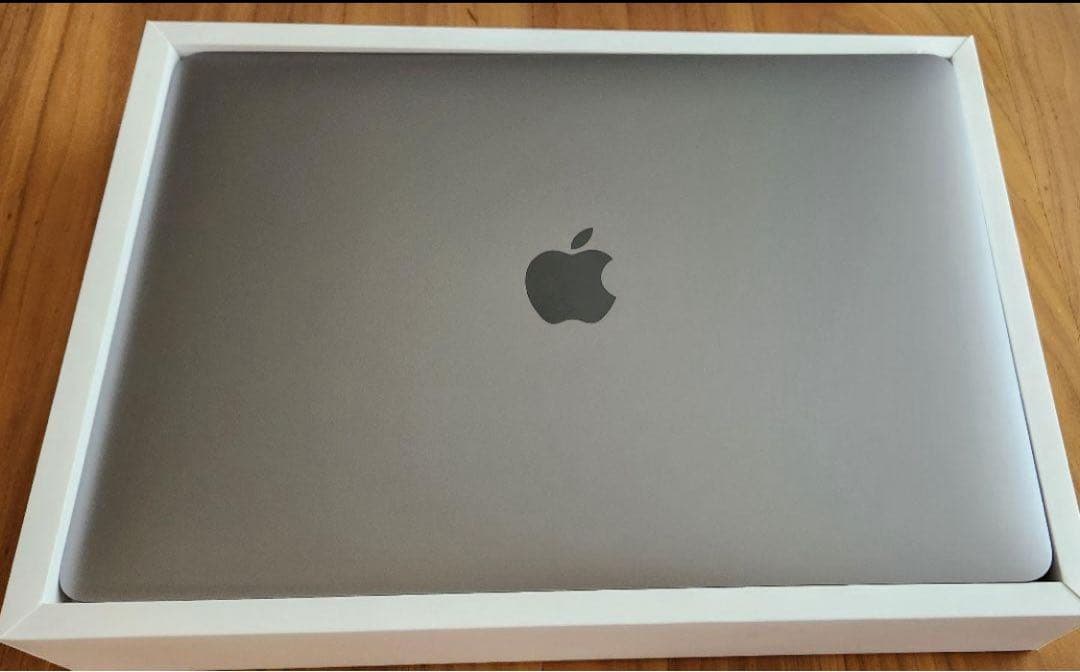 MacBook Pro 13インチ　M2 2022 箱無し！