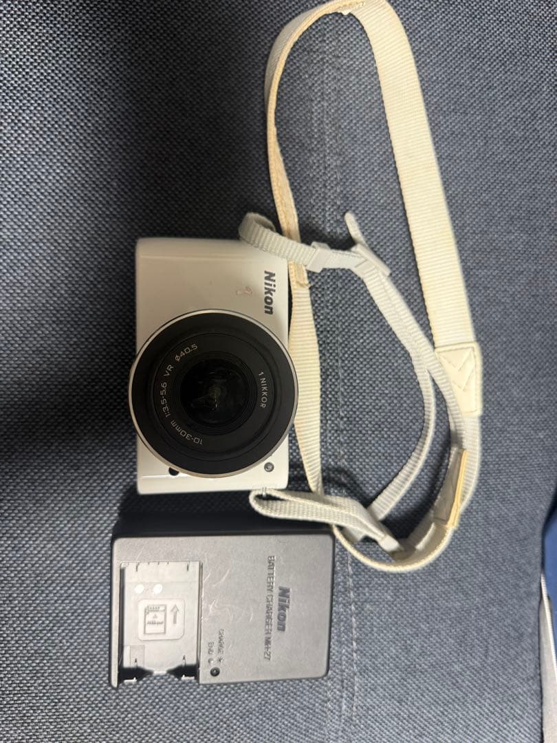 カメカメクラブ　Nikon J1 ホワイト ミラーレスカメラ