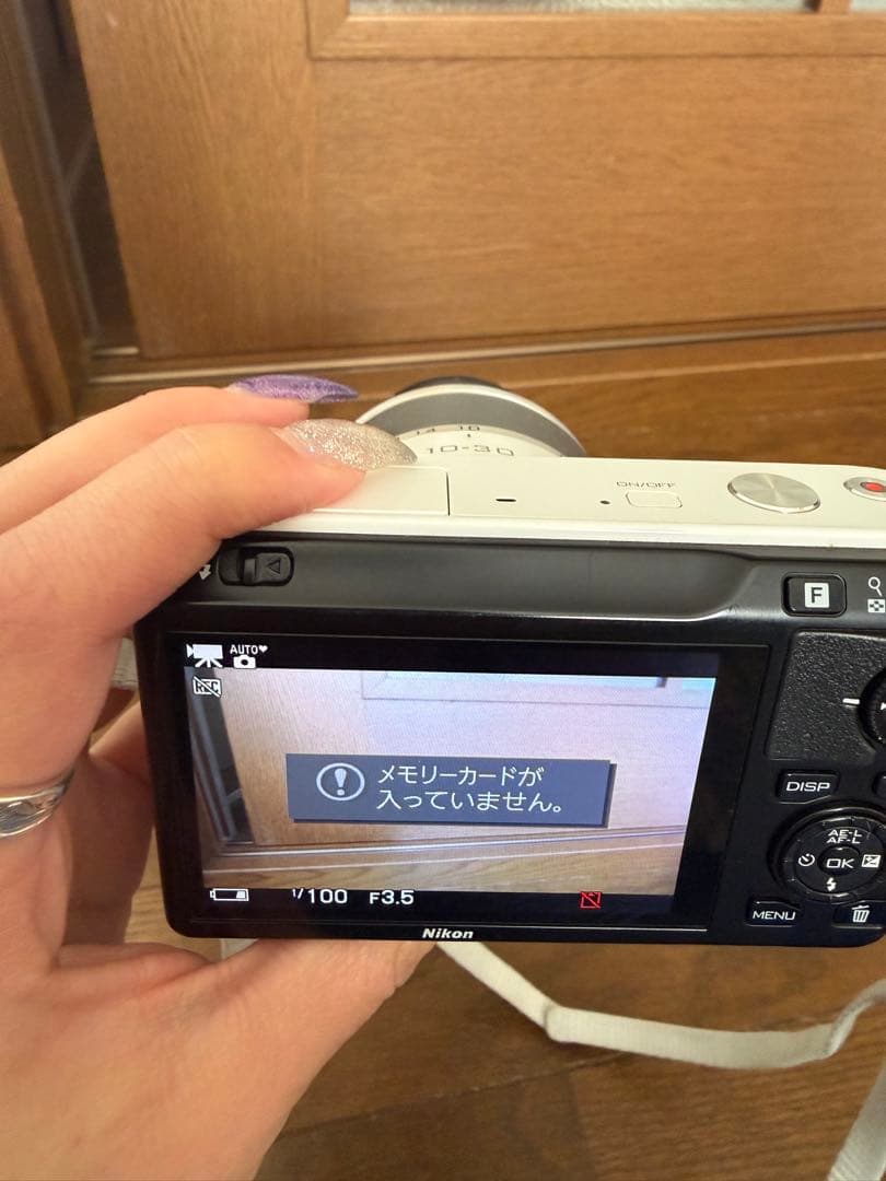 カメカメクラブ　Nikon J1 ホワイト ミラーレスカメラ