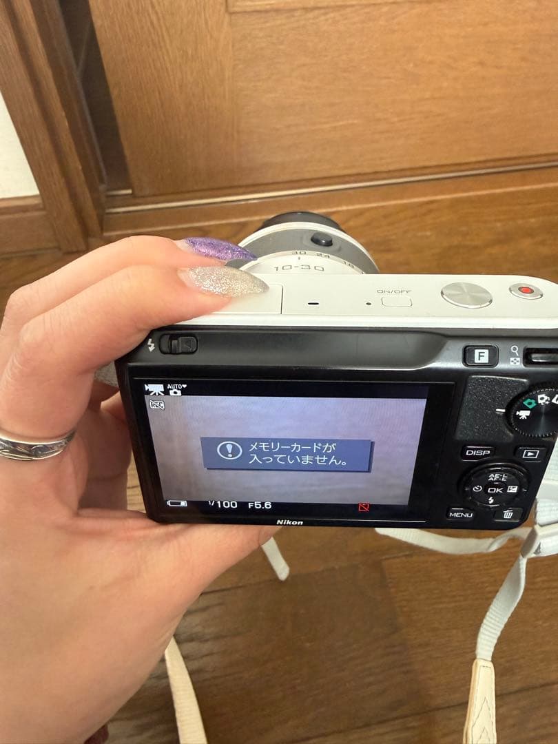 カメカメクラブ　Nikon J1 ホワイト ミラーレスカメラ
