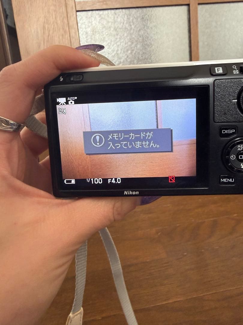 カメカメクラブ　Nikon J1 ホワイト ミラーレスカメラ