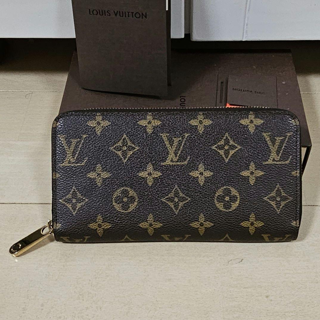 ルイヴィトン　ジッピーウォレット　モノグラム　長財布　ヴィトン　m60017
