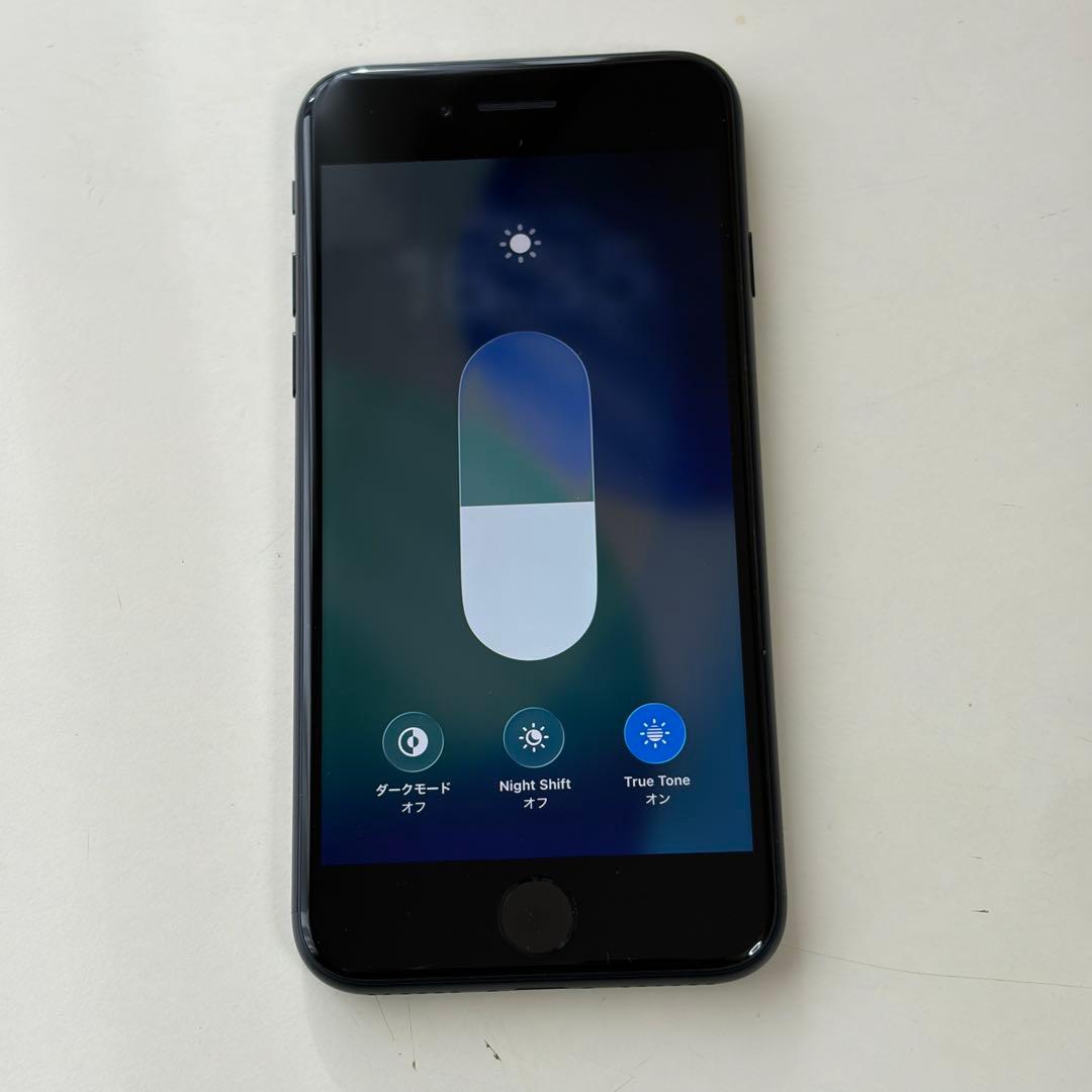 ト*タ様 バッテリー新品　iPhoneSE第3世代64GB SIMフリー　美品