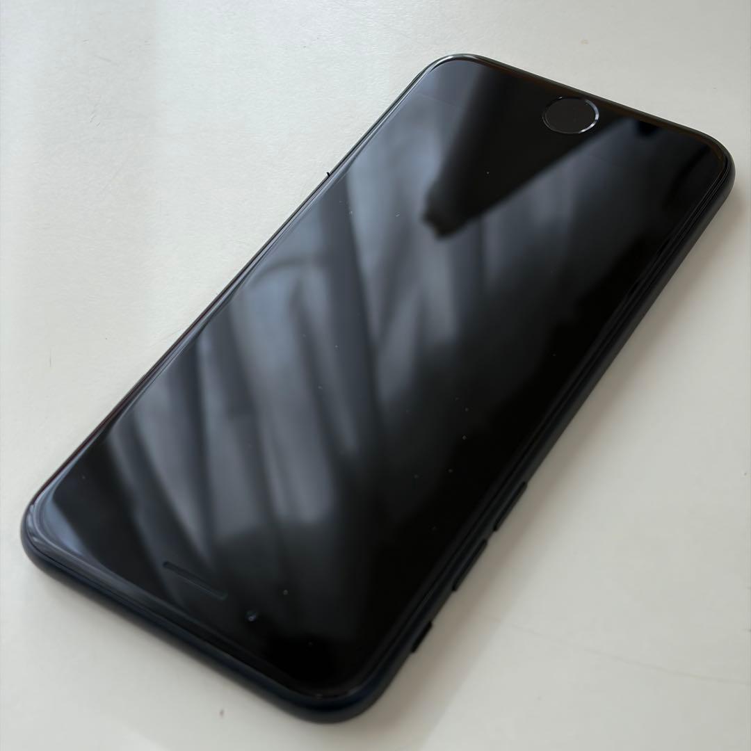 ト*タ様 バッテリー新品　iPhoneSE第3世代64GB SIMフリー　美品