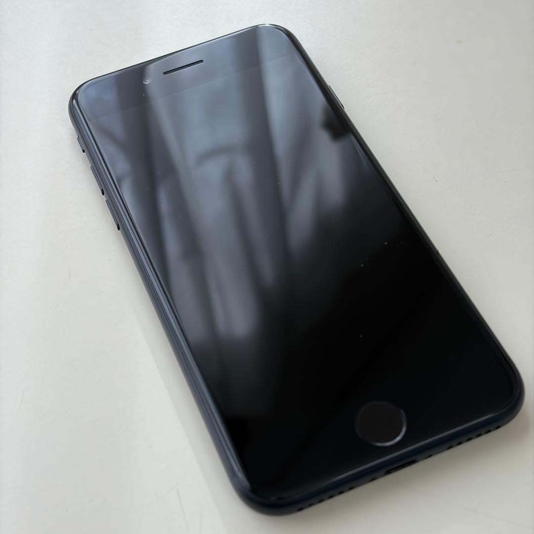 ト*タ様 バッテリー新品　iPhoneSE第3世代64GB SIMフリー　美品