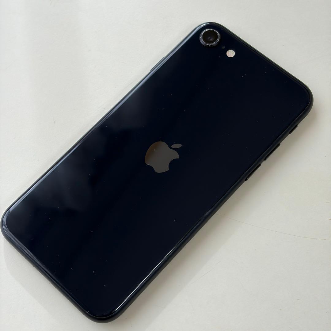 ト*タ様 バッテリー新品　iPhoneSE第3世代64GB SIMフリー　美品