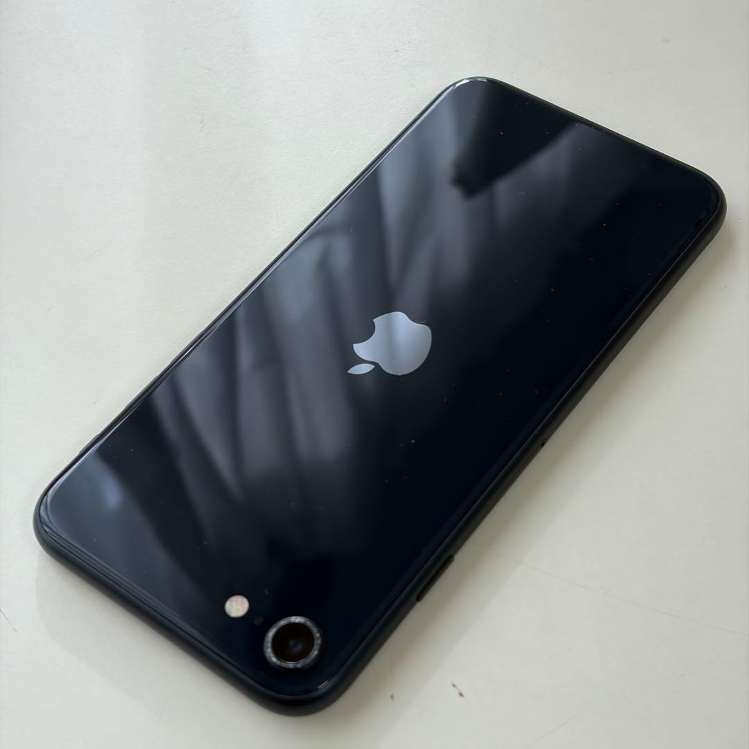 ト*タ様 バッテリー新品　iPhoneSE第3世代64GB SIMフリー　美品