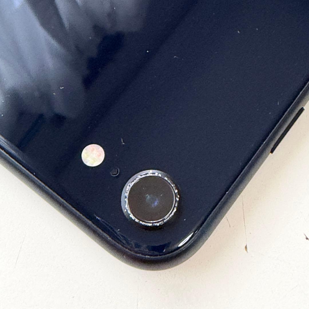 ト*タ様 バッテリー新品　iPhoneSE第3世代64GB SIMフリー　美品