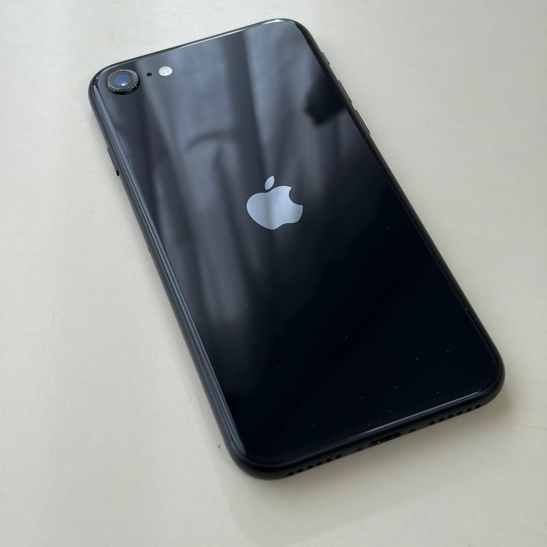 ト*タ様 バッテリー新品　iPhoneSE第3世代64GB SIMフリー　美品