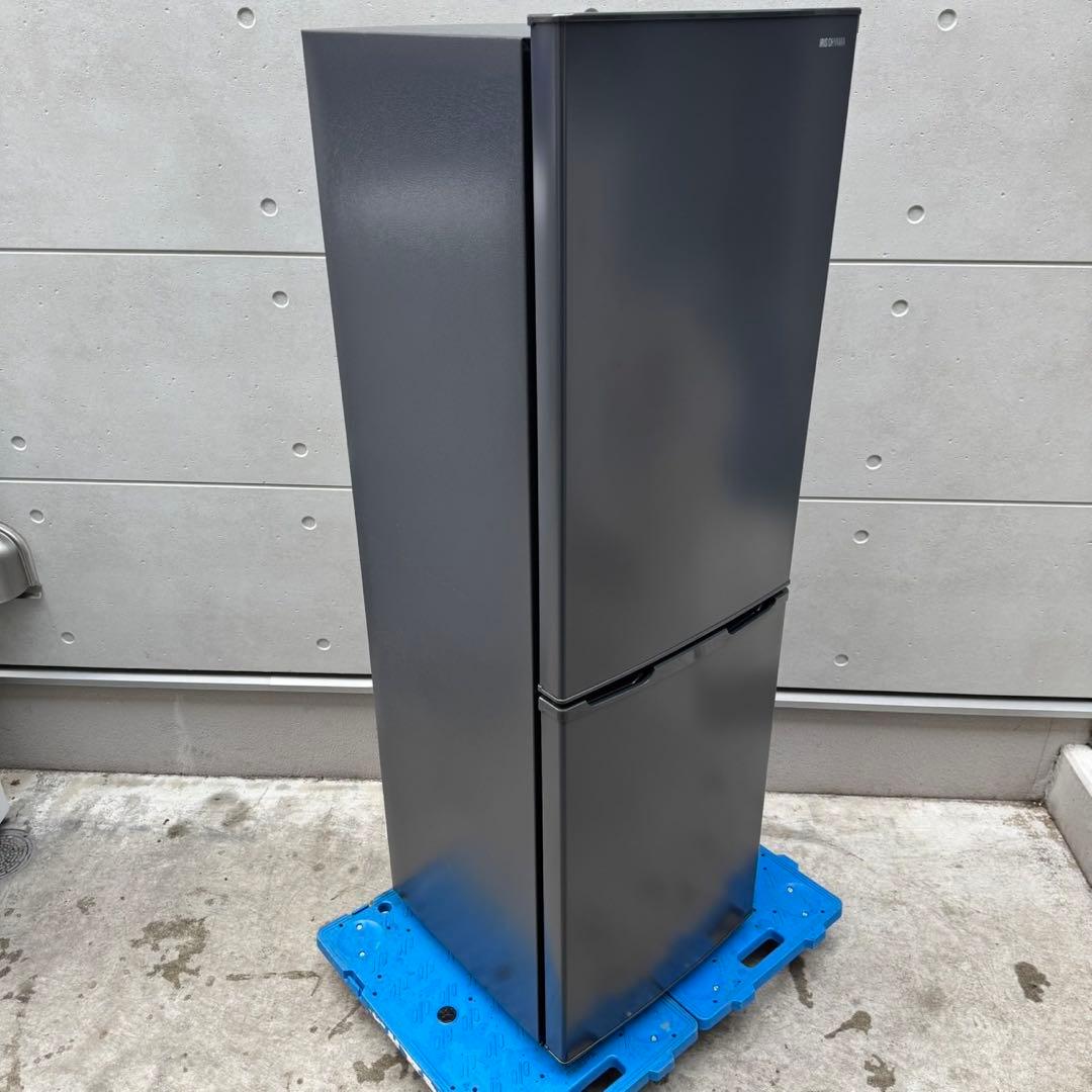 243⭐️2023年製美品★アイリスオーヤマ冷蔵庫　大型　ブラック　黒　一人暮らし