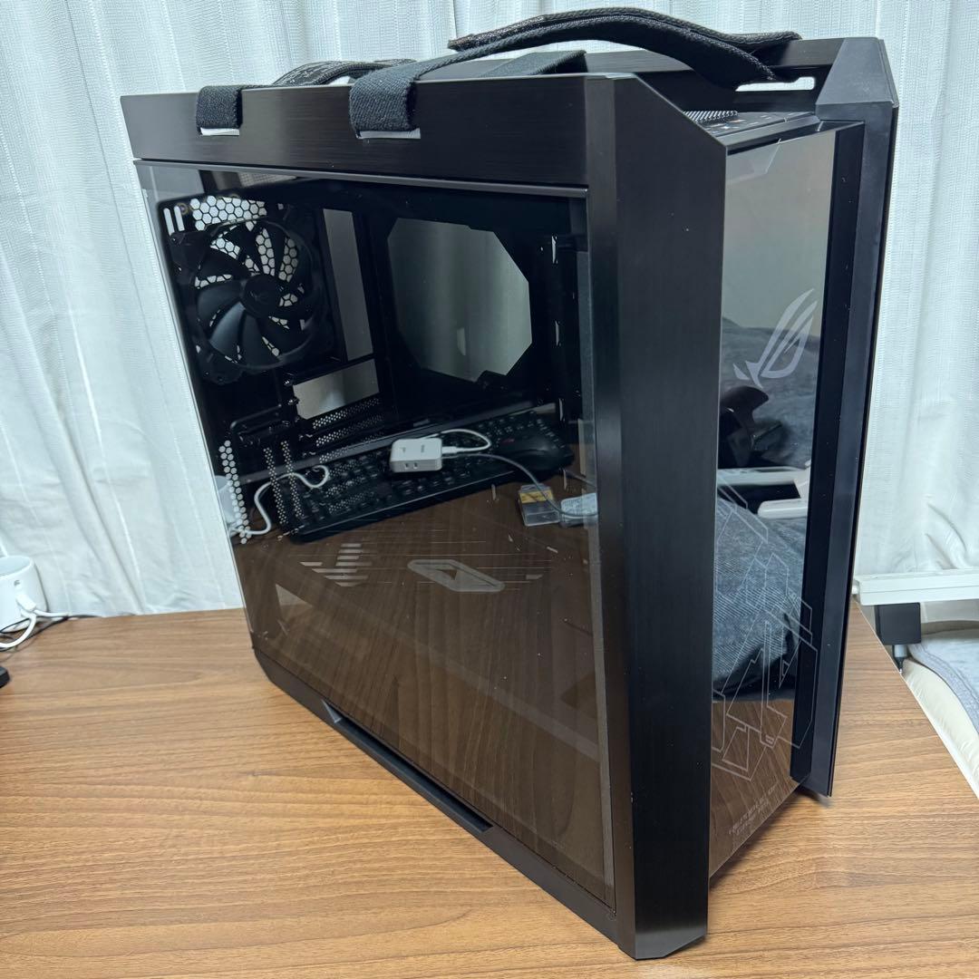ROG Strix Helios PCケース