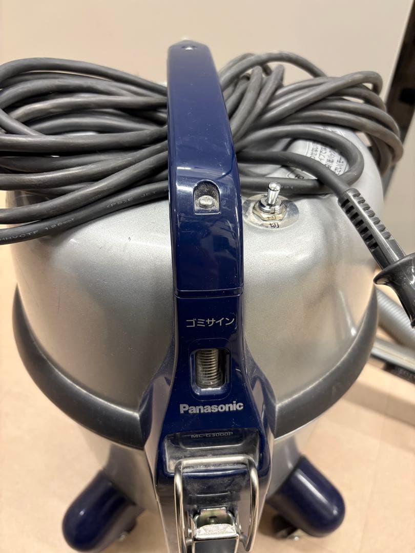 Panasonic キャニスター掃除機 シルバー