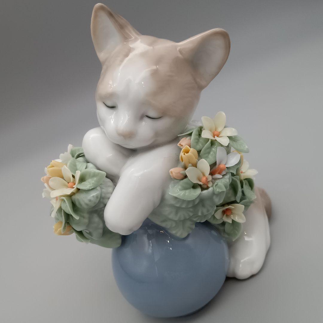 【専用】リヤドロ 6567 「 お昼寝の場所 」猫 花 フィギュリン