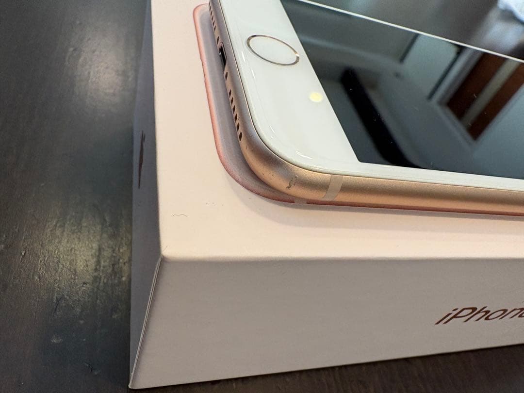 【モモ】iPhone8 64GB ゴールド