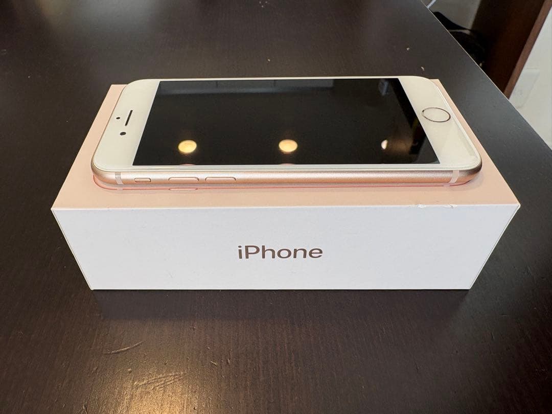 【モモ】iPhone8 64GB ゴールド