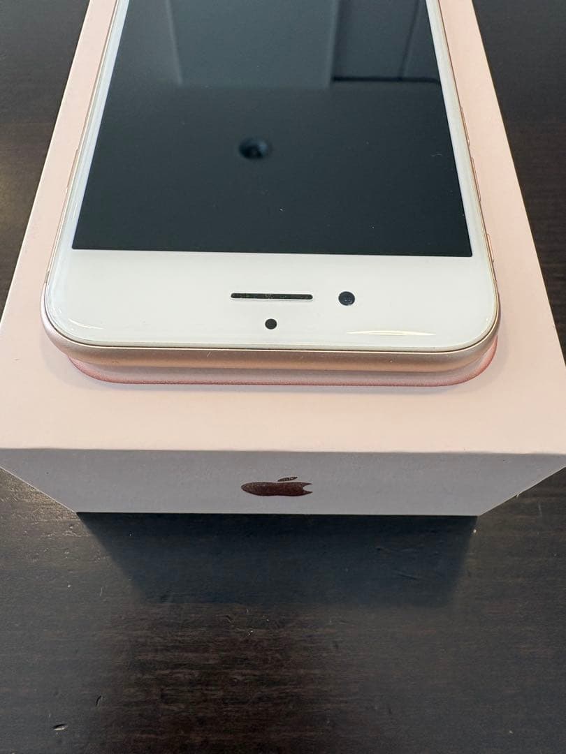 【モモ】iPhone8 64GB ゴールド