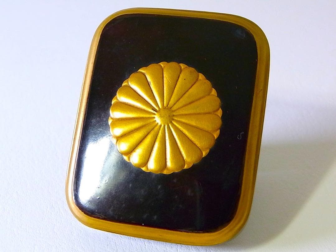 【 E950 】 大正期漆芸工芸品　木製　高蒔絵十六ハ重表菊紋文ボンボニエール