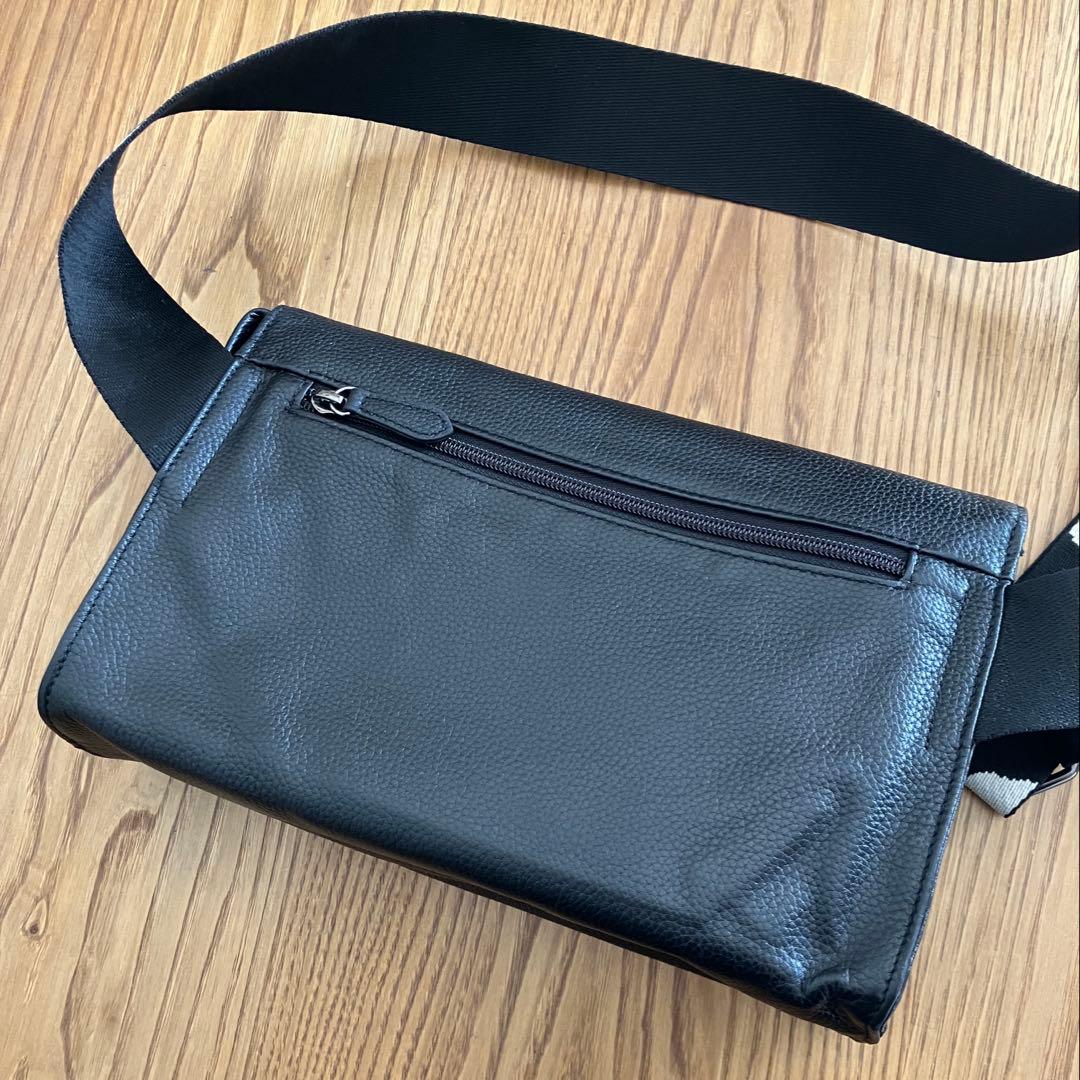 イアパピヨネ　ワイドテープショルダーバッグ　ボディバッグ　ダルメシアン柄