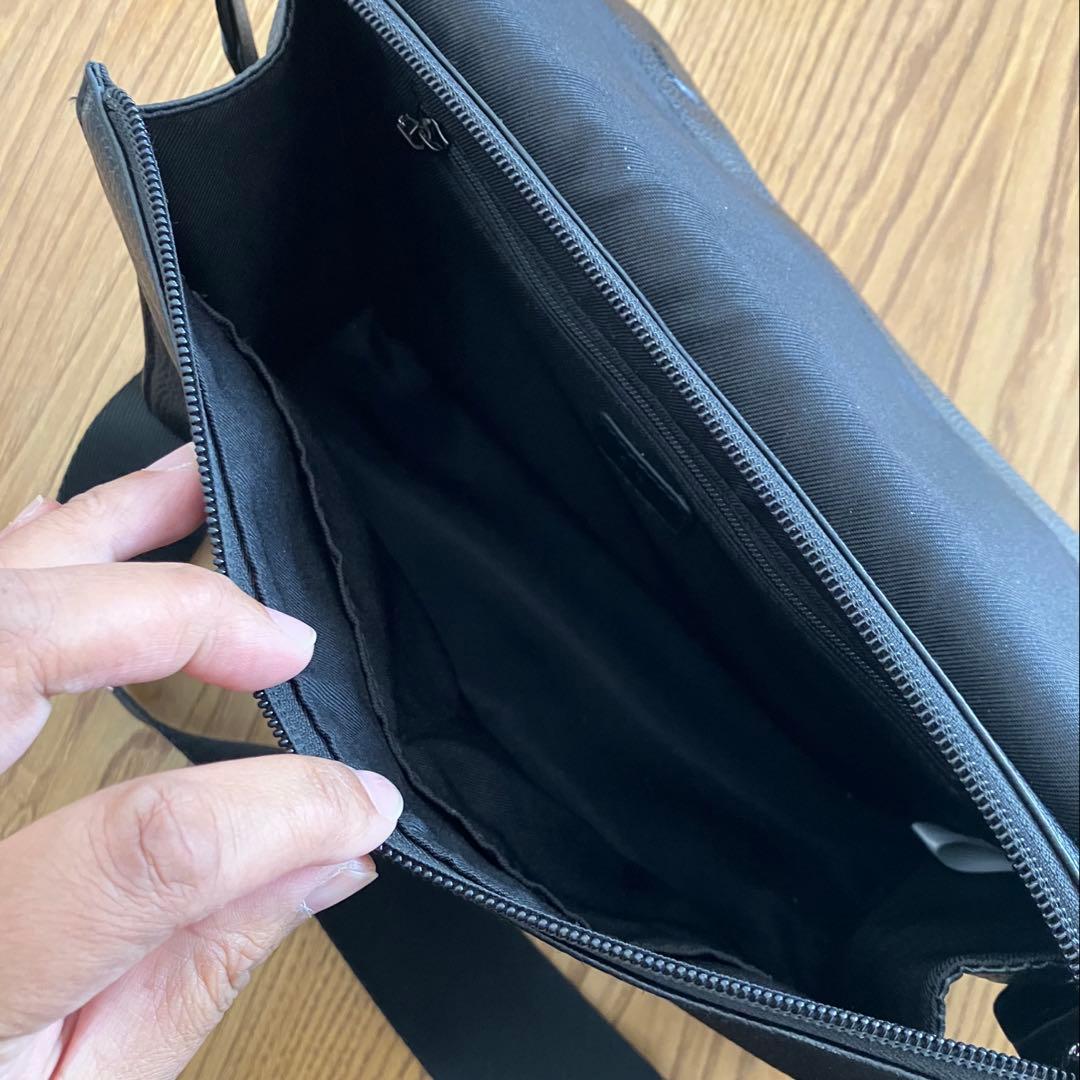 イアパピヨネ　ワイドテープショルダーバッグ　ボディバッグ　ダルメシアン柄