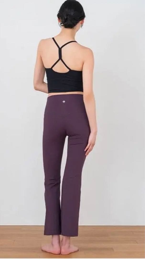 SUKALA べシックフレアレギンス　プラム　Mサイズ 新品タグ付き未開封