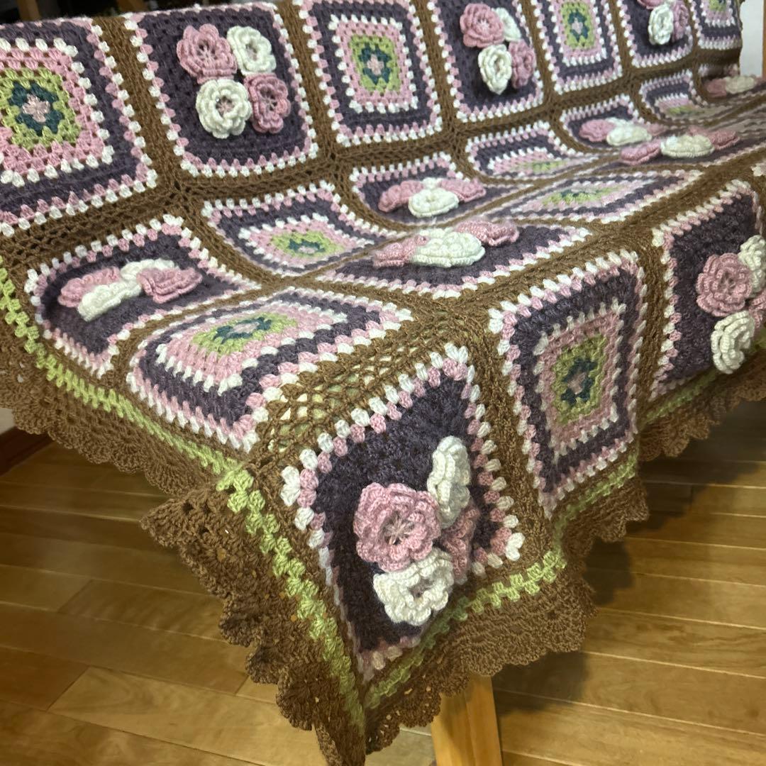 手編み　♡ 立体小花のマルチカバー