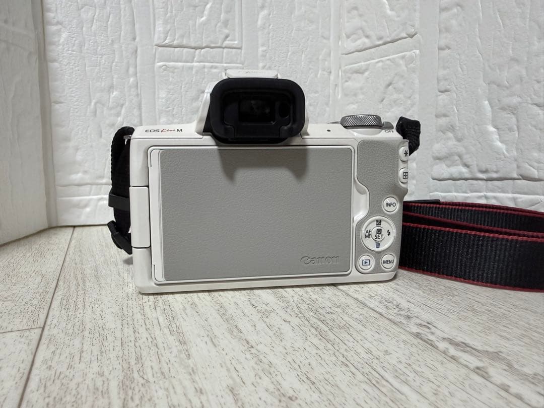 む【中古】【極美品】Canon EOS Kiss M 即購入で多少値下げ⭕️
