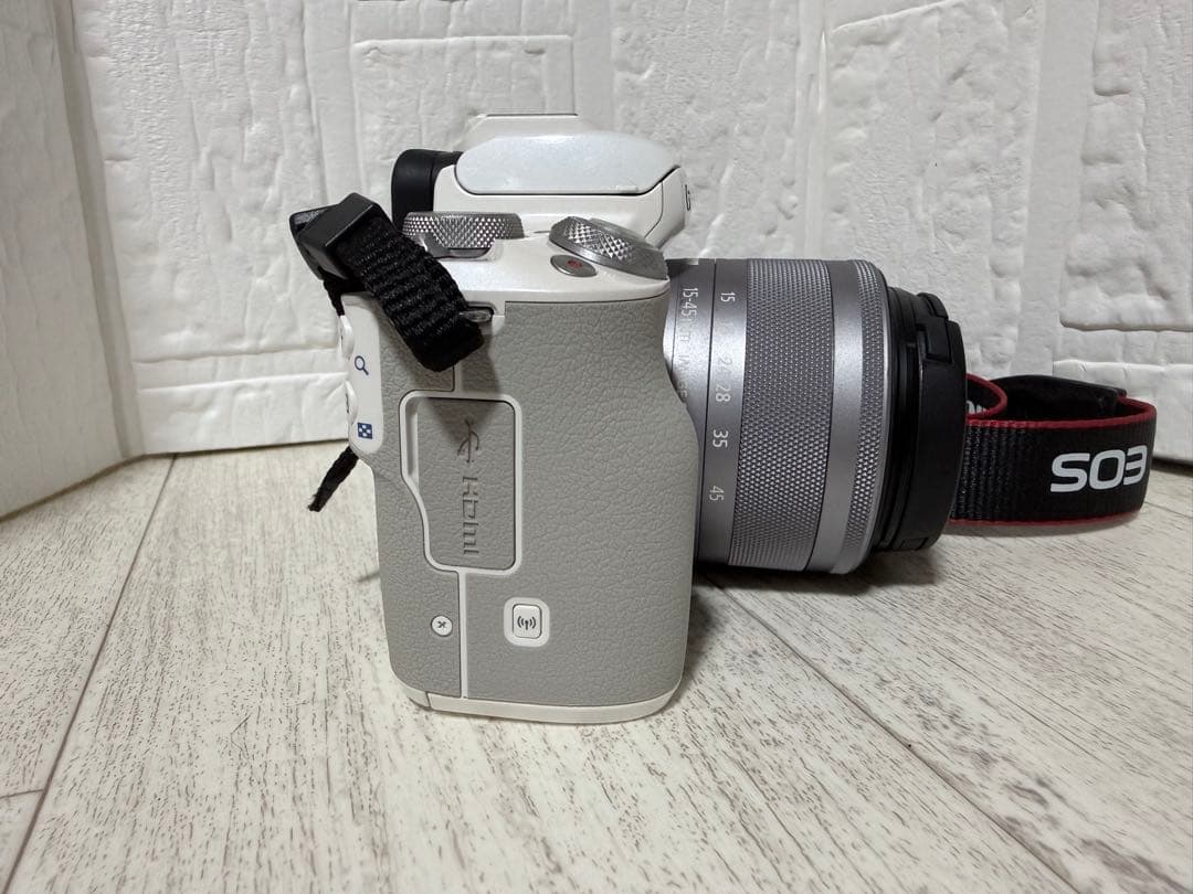 む【中古】【極美品】Canon EOS Kiss M 即購入で多少値下げ⭕️