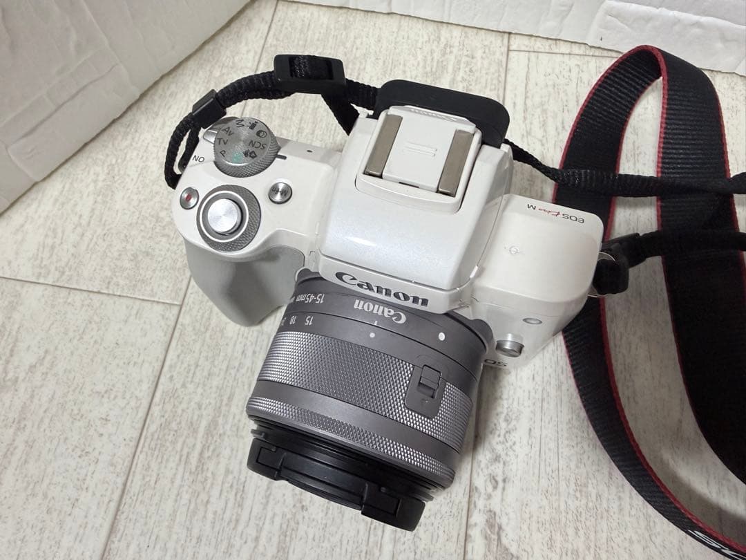 む【中古】【極美品】Canon EOS Kiss M 即購入で多少値下げ⭕️