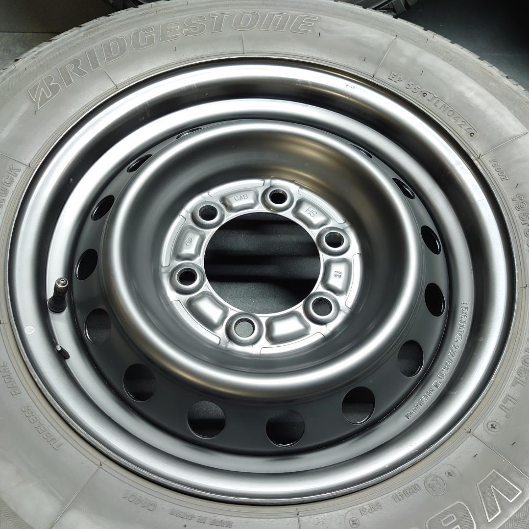 トヨタ純正 195/80Ｒ15 107/105L LT 200系 ハイエース 夏