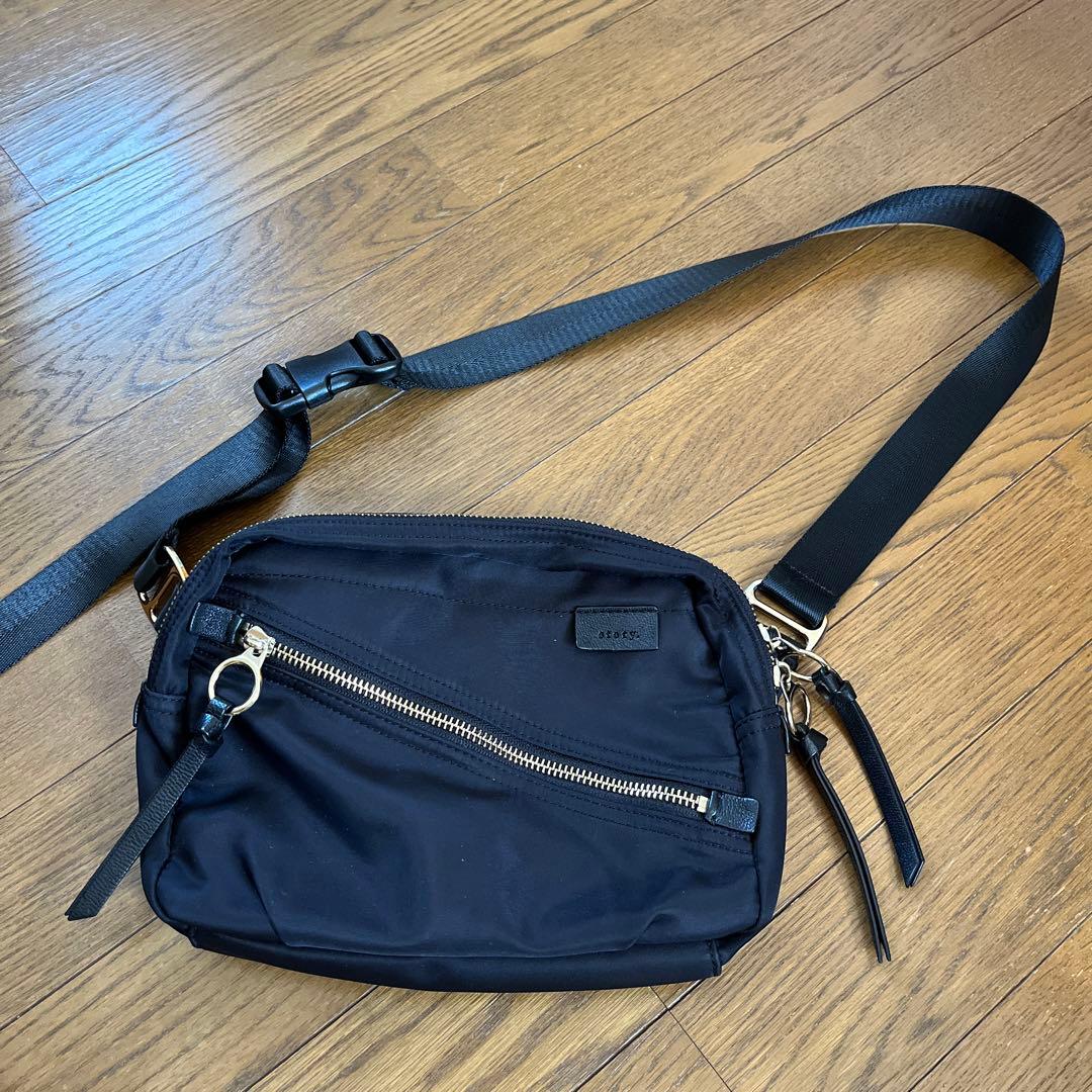 ヌエール ボディバッグ ショルダーバッグ 美品　限定お値下げ！！！