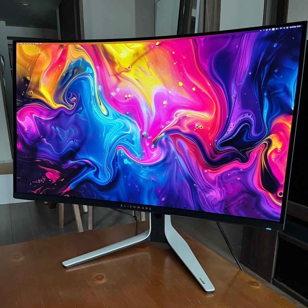 Alienware 32 4K QD-OLED ゲーミングモニター