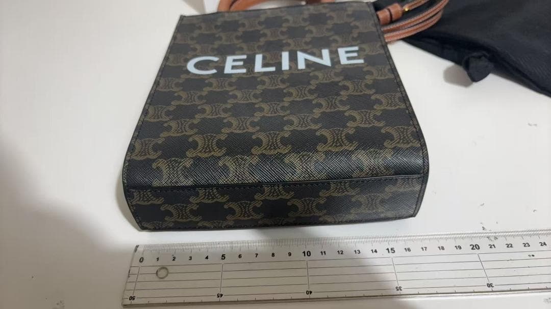 Celine ミニ バーティカルカバ トリオンフ キャンバス タン