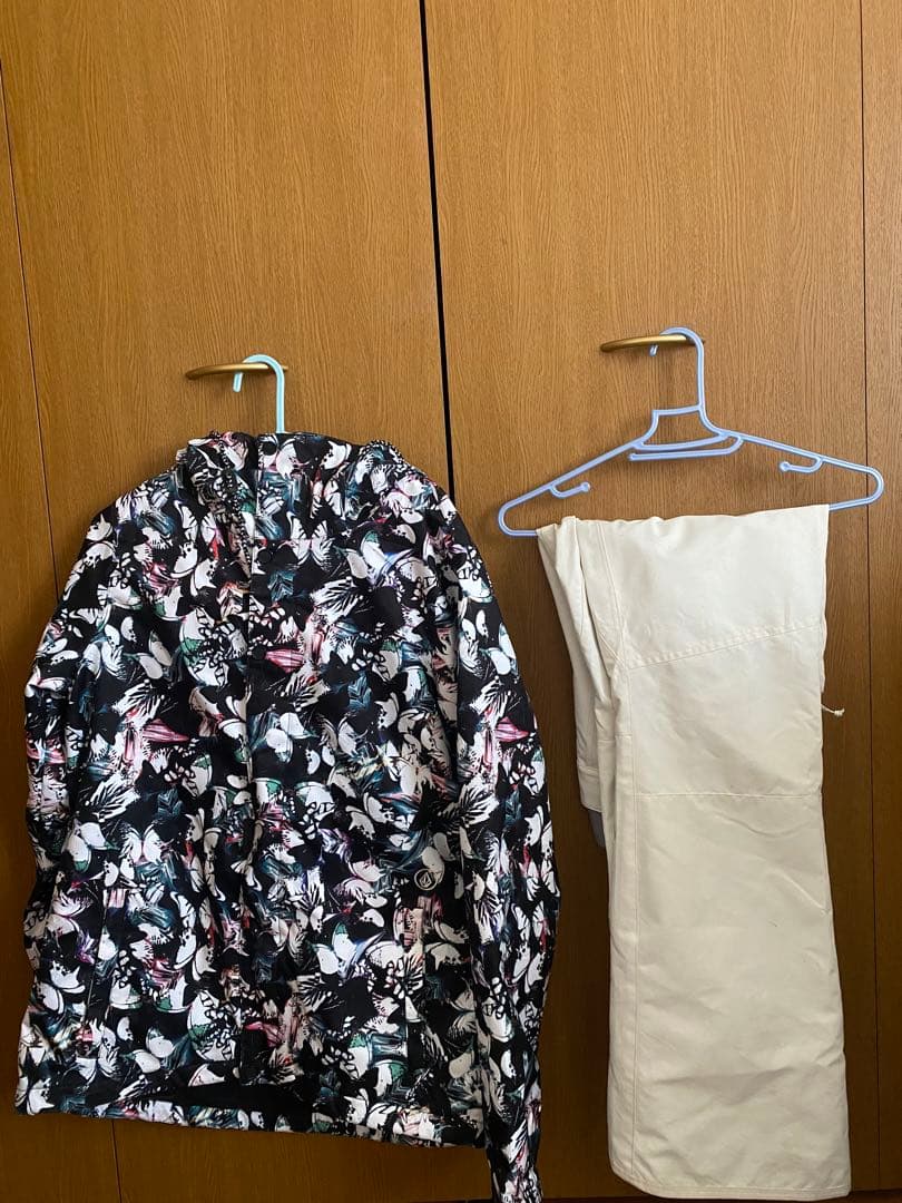 VOLCOM 花柄 スノーボードウェア Mサイズ 上下セット