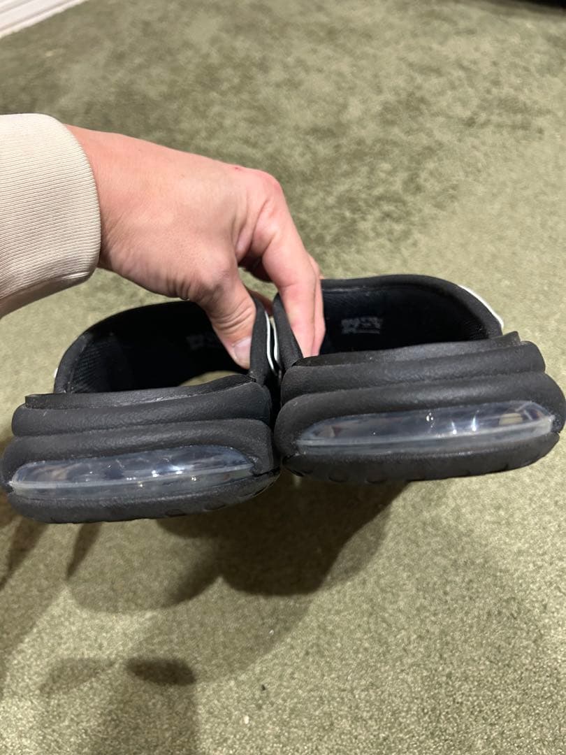 Nike モアテン　サンダル