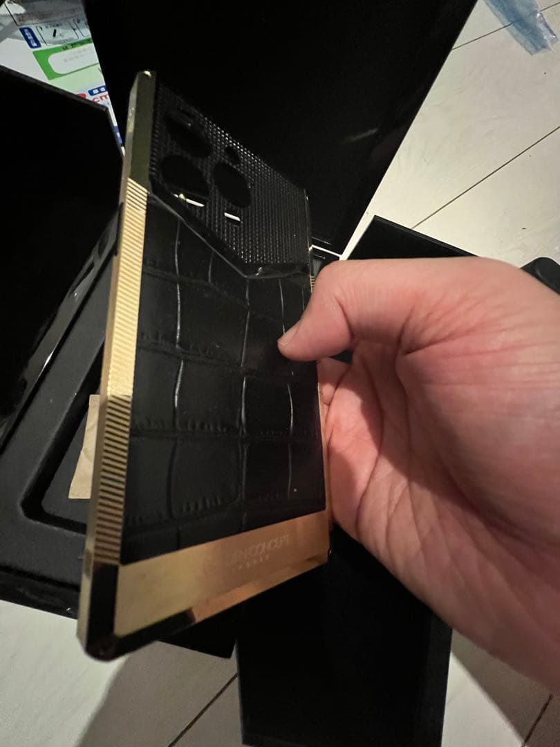 ゴールデンコンセプト　CLS - Gold スマホケース iPhone13pro