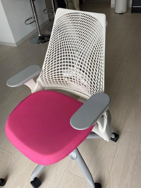【ホワイト・ピンク】ハーマンミラー　セイルチェア