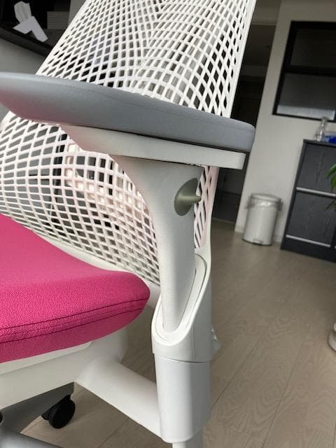 【ホワイト・ピンク】ハーマンミラー　セイルチェア