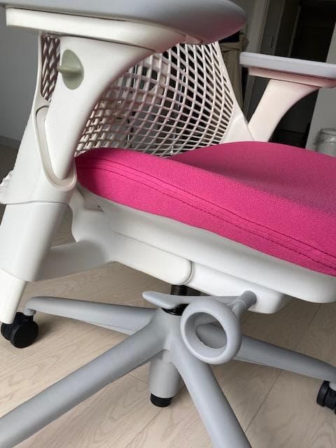 【ホワイト・ピンク】ハーマンミラー　セイルチェア