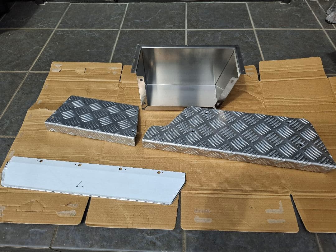 スーパーグレート用助手席側下駄箱